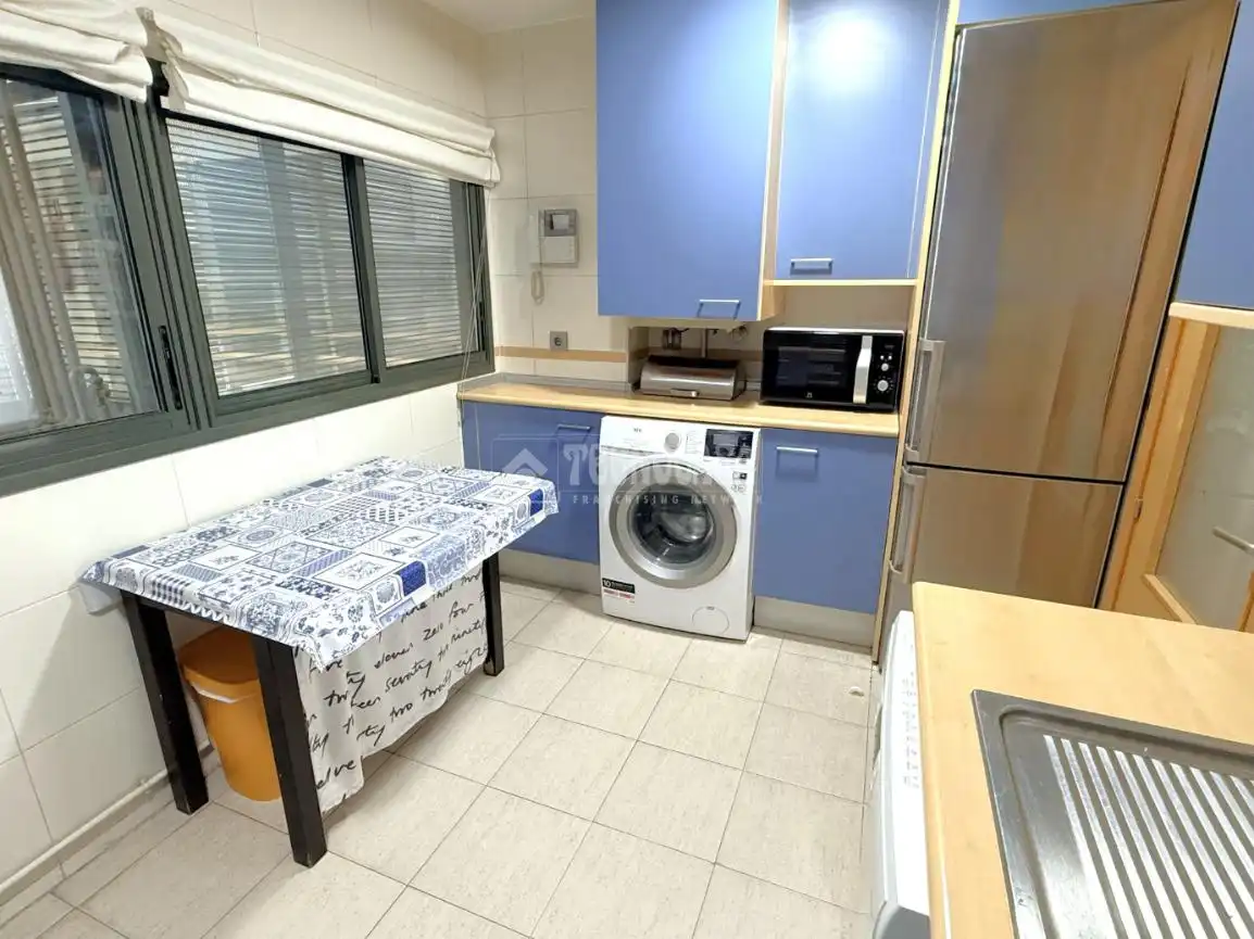 Cuina de Pis en venda en Madrid amb Aire condicionat, Calefacció i Terrassa