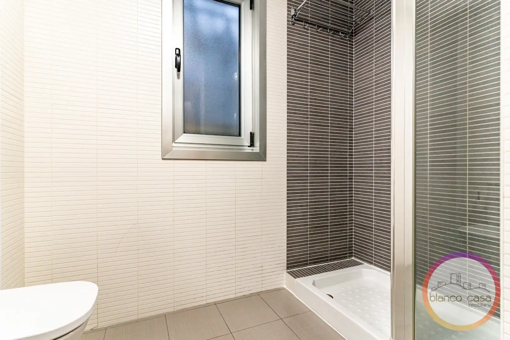 Baño de Piso de alquiler en Malpica de Bergantiños con Calefacción, Terraza y Trastero