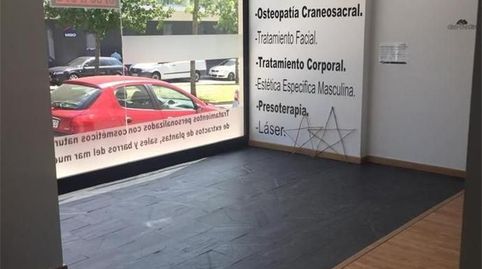 Bajo en venta.
Situado en Avda. da Liberdade nº 22, (nueva zona santa marta) boulevard principal, a 100 metros de mercadona y a 3