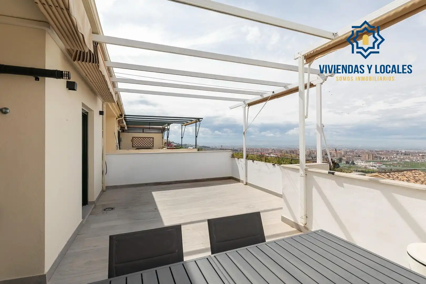 Terrassa de Àtic en venda en Jun amb Aire condicionat, Calefacció i Jardí privat