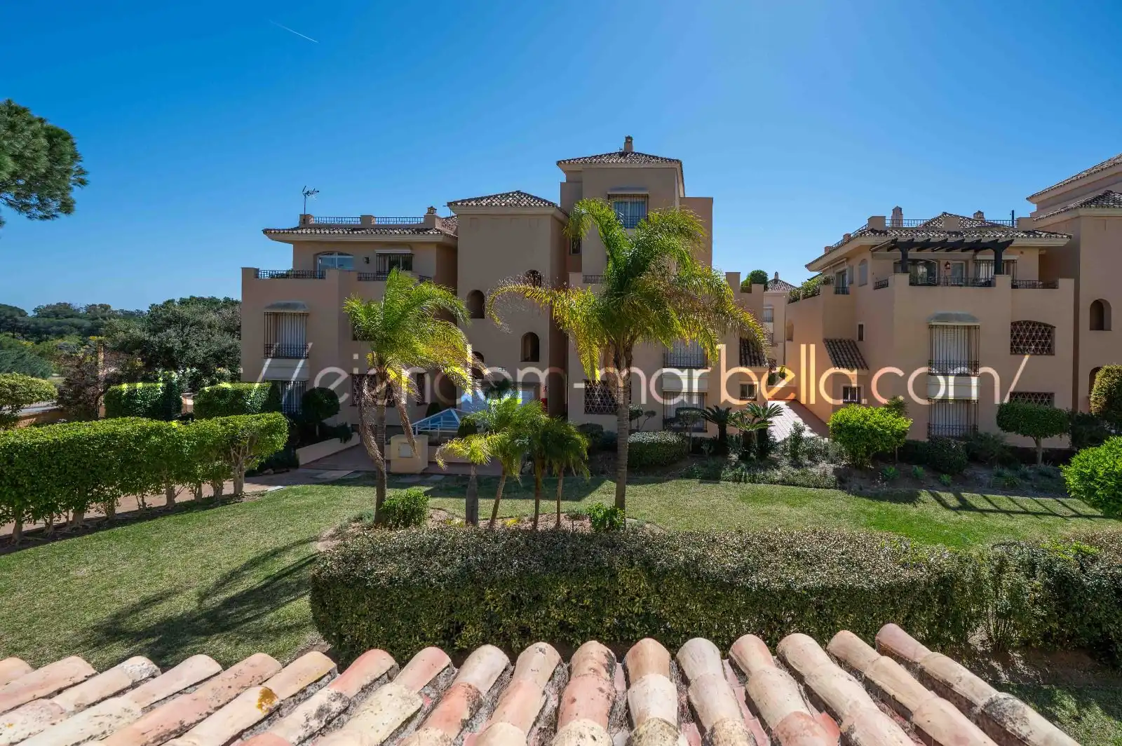 Vista exterior de Apartamento en venta en Marbella con Aire acondicionado, Terraza y Amueblado