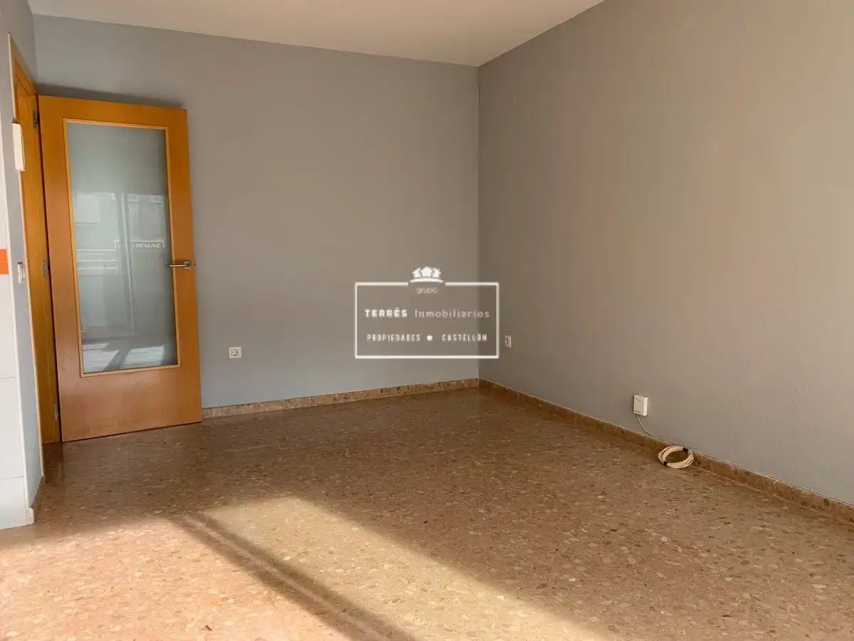 Habitación de Piso en venta en Castellón de la Plana / Castelló de la Plana con Terraza, Trastero y Balcón