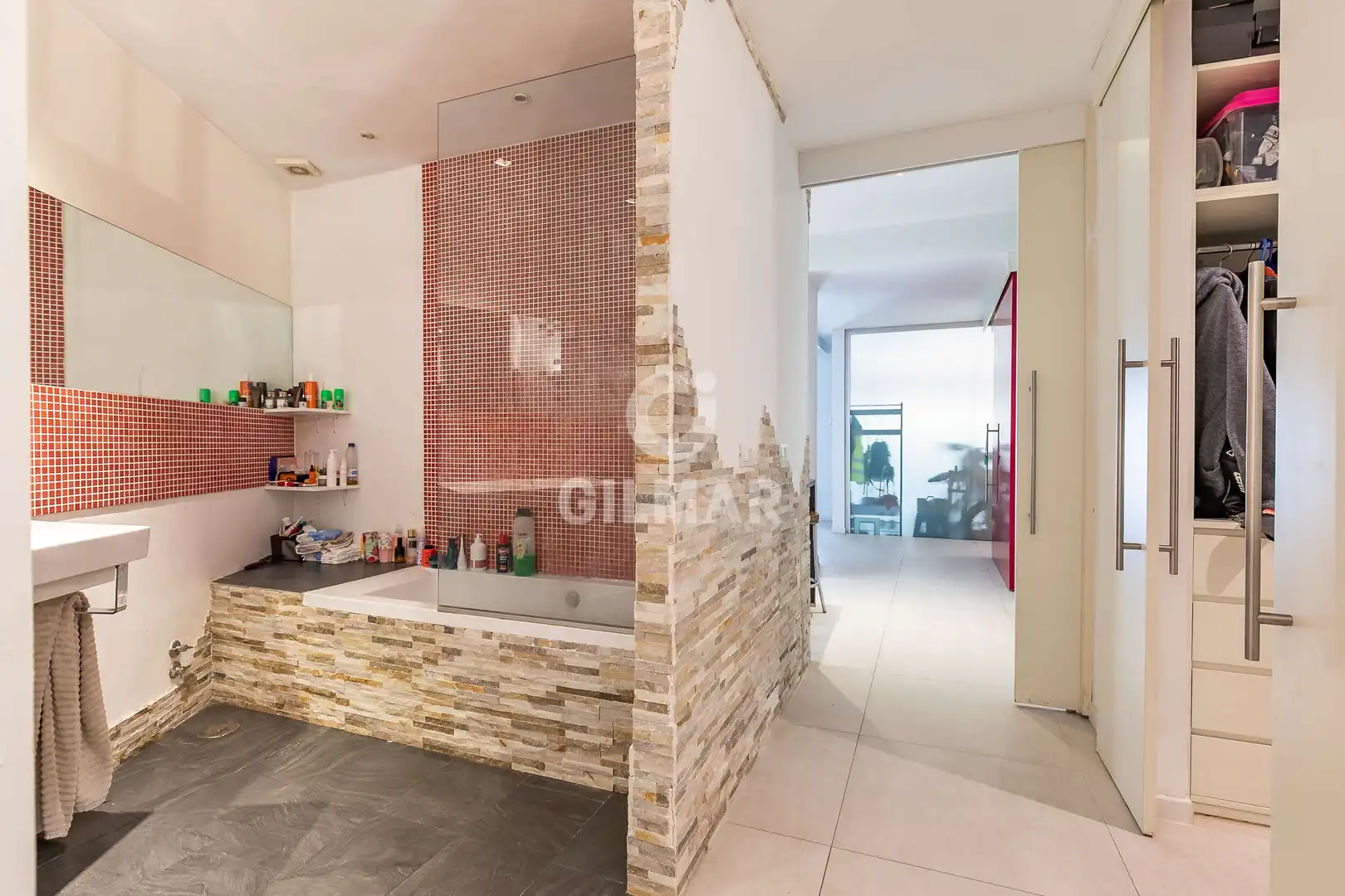 Piso en venta en Madrid con Calefacción y Balcón