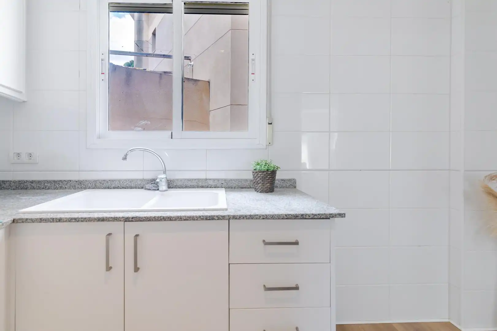 Küche von Einfamilien-Reihenhaus zum Verkauf in Gilet mit Terrasse, Abstellraum und Balkon
