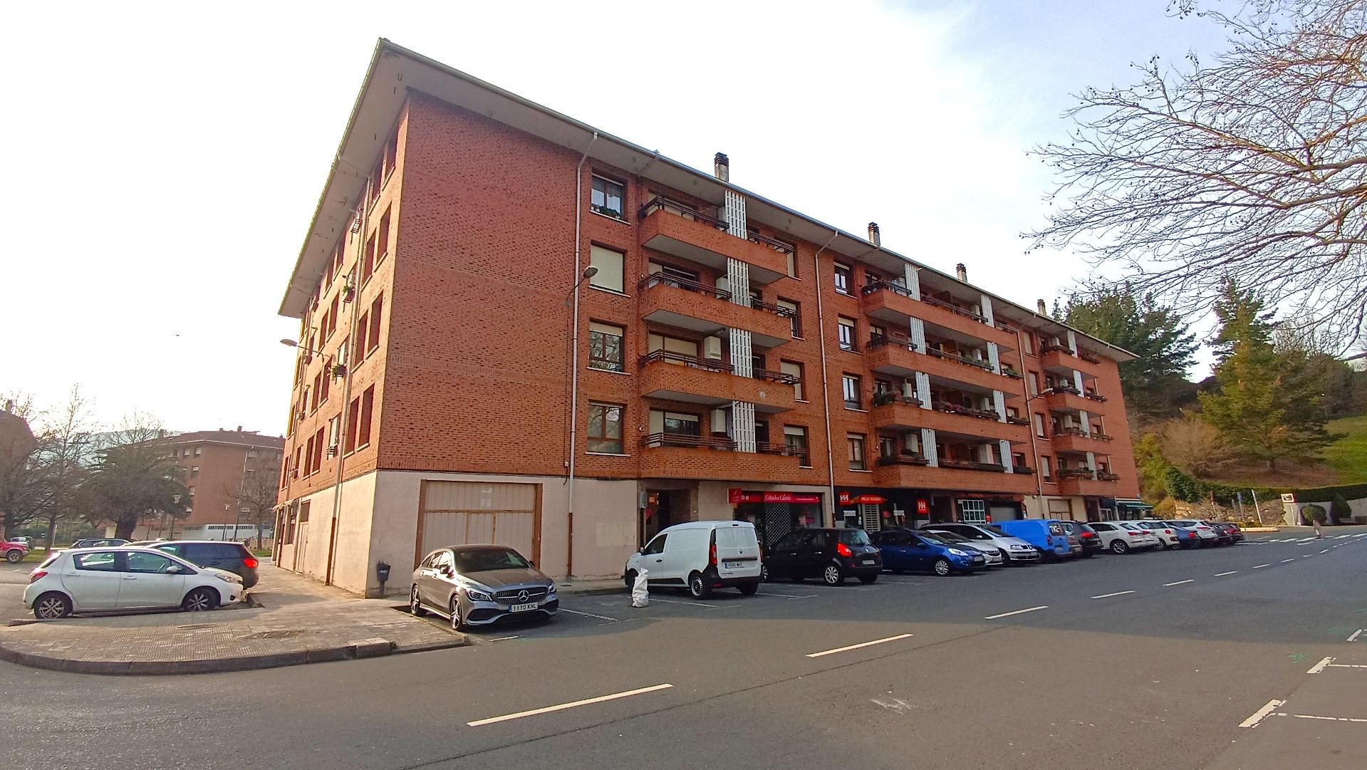 Vista exterior de Garatge en venda en Zalla 