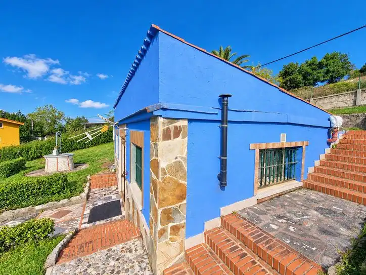 Vista exterior de Casa o xalet en venda en La Pola Siero