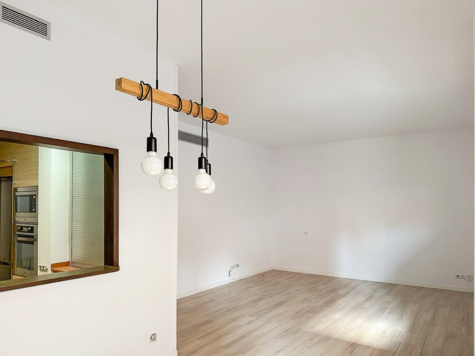 Dining room of Planta baja for sale in Badalona  with Air Conditioner, Heating and Parquet flooring