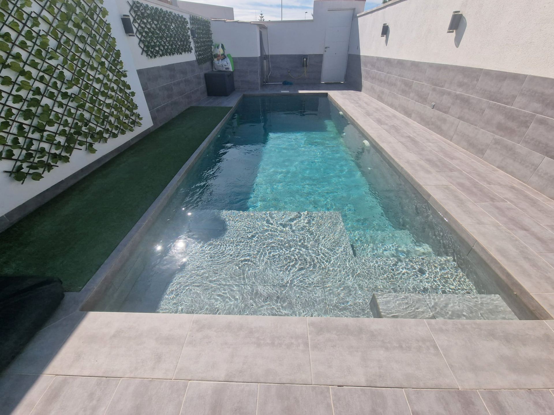 Swimming pool of House or chalet for sale in Torrevieja  with Air Conditioner and Furnished