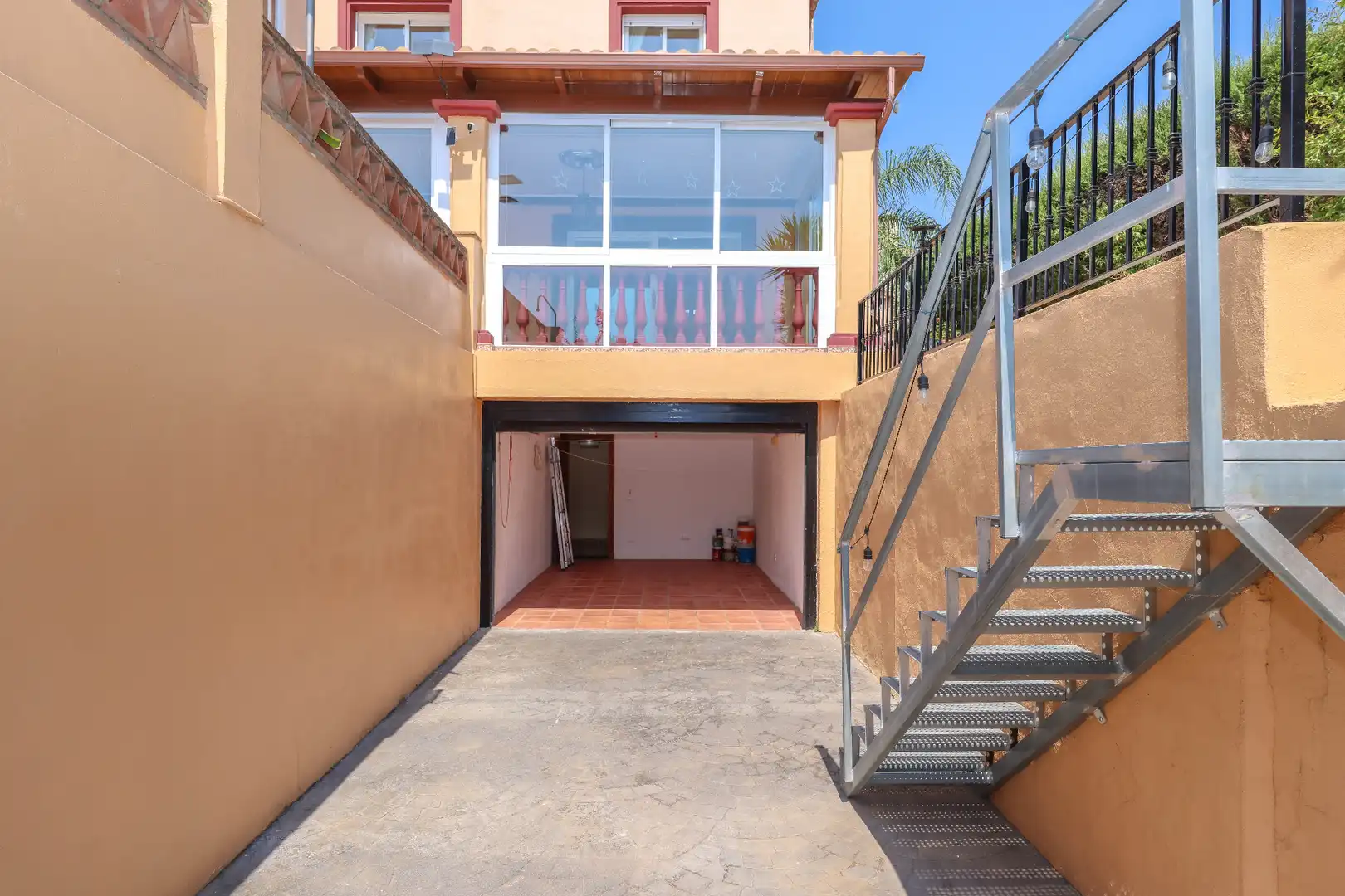 Exterior view of Houses for sale in Coín