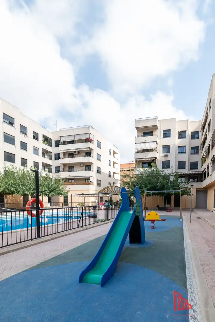 Vista exterior de Pis en venda en Catarroja amb Aire condicionat, Calefacció i Jardí privat