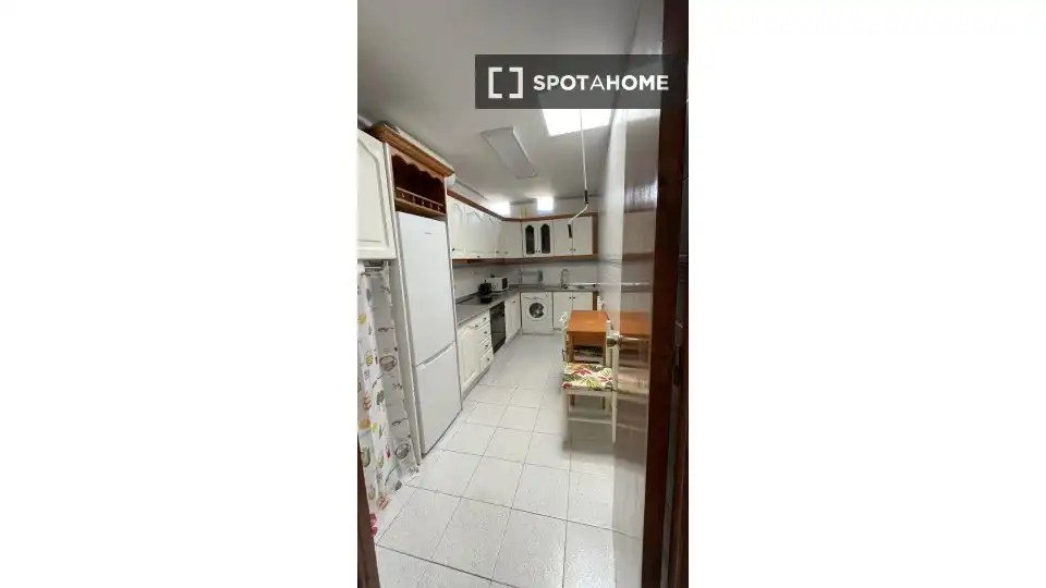 Kitchen of Flat for share in Ciudad Jardín - Tagarete - El Zapillo
