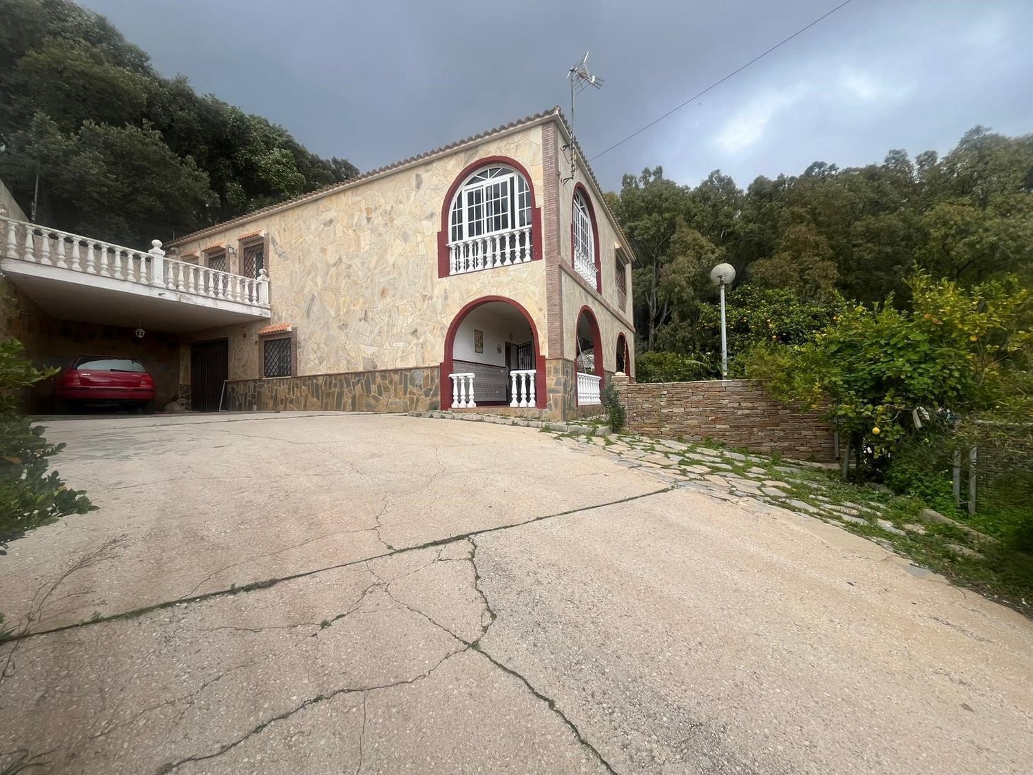 Exterior view of House or chalet for sale in Algeciras  with Private garden, Terrace and Storage room