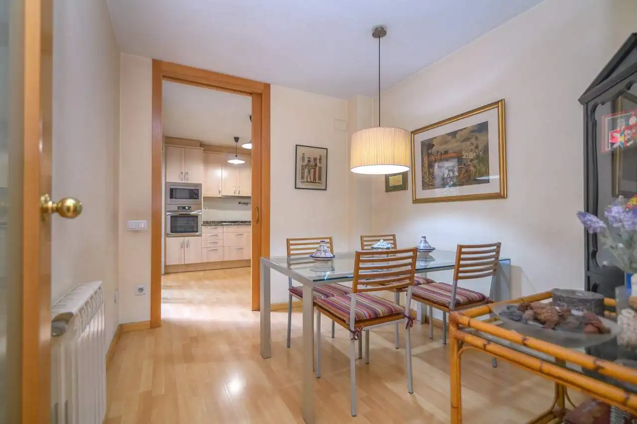 Esszimmer von Maisonette zum Verkauf in Barcelona mit Klimaanlage, Heizung und Parkett