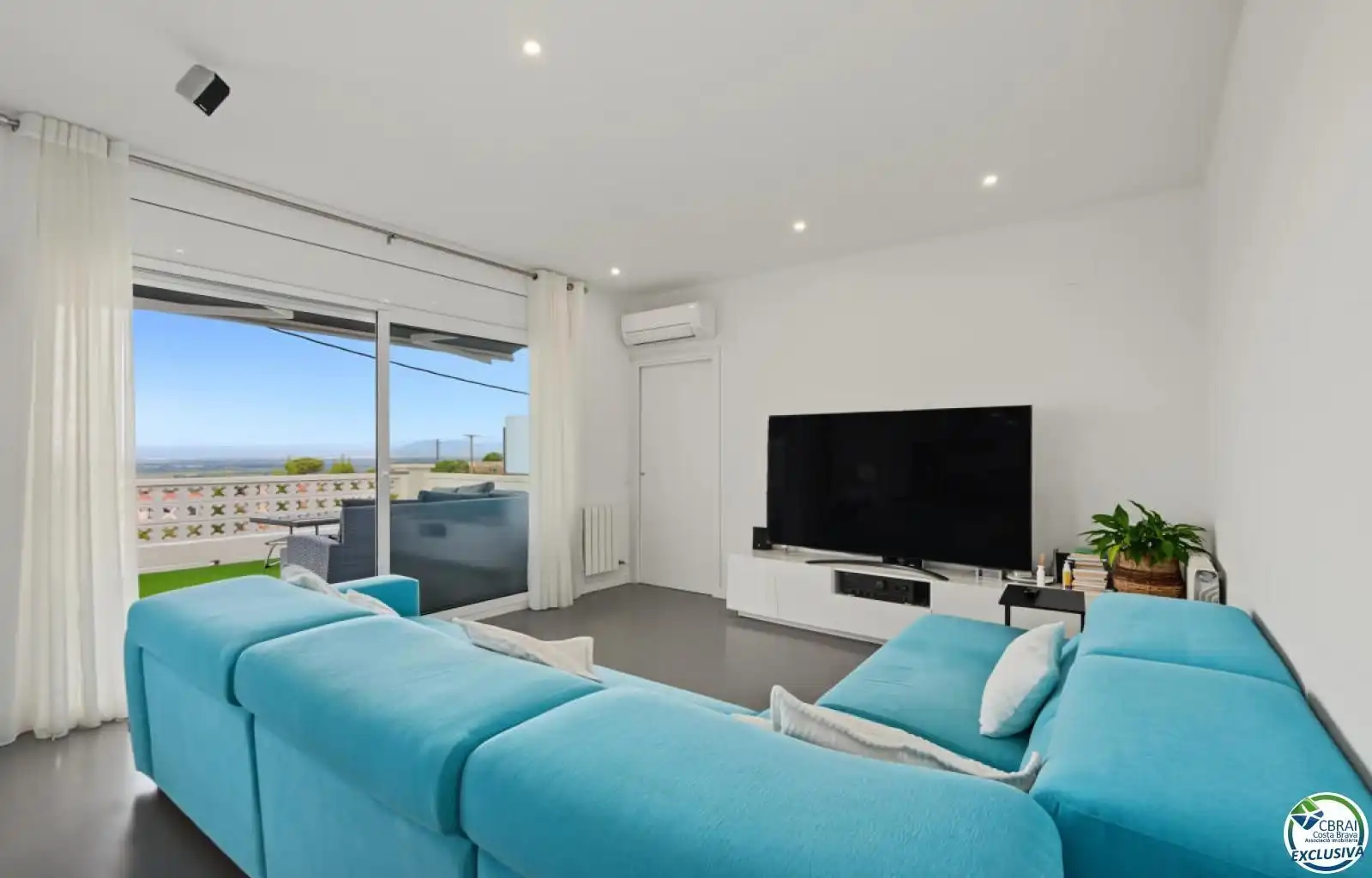 Living room of Houses for sale in Roses  with Air Conditioner, Storage room and Swimming Pool