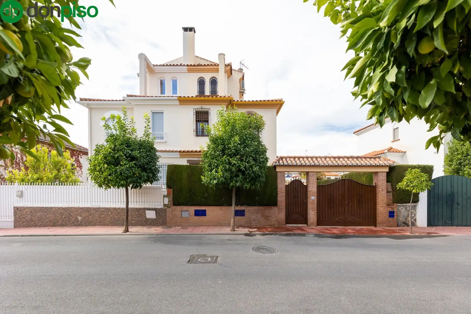 Adossat amb piscina en venda a Calle MIMBRES UR.MONTELUZ, imagen 6