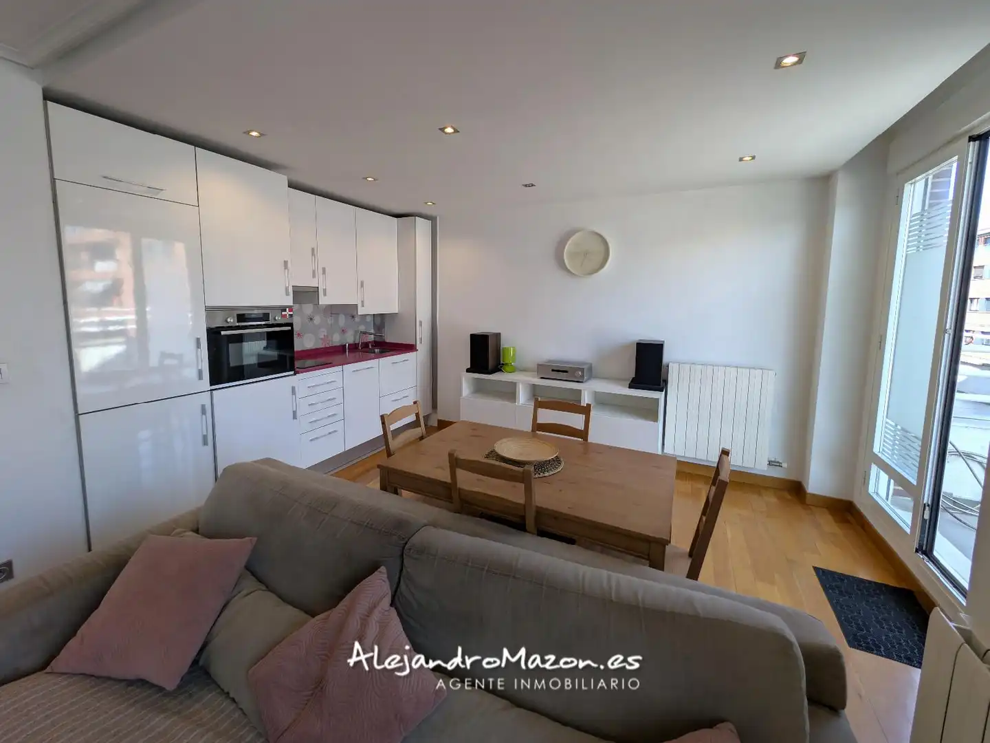 Cocina de Ático en venta en Castro-Urdiales con Calefacción, Parquet y Terraza