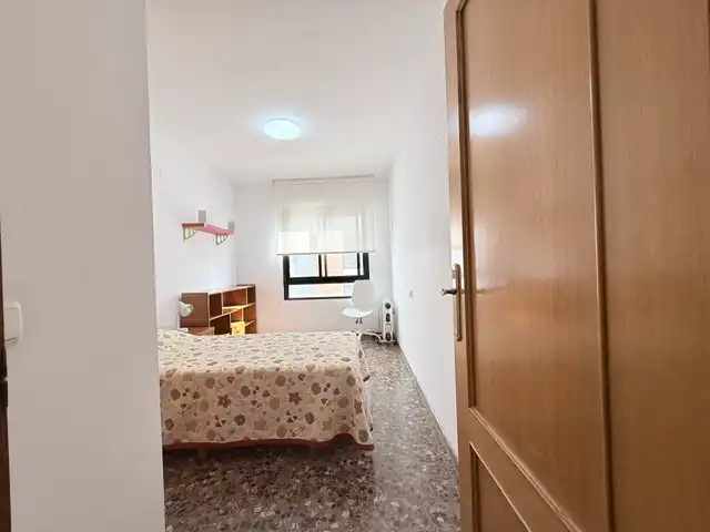 Habitación de Piso en venta en Castellón de la Plana / Castelló de la Plana con Aire acondicionado, Calefacción y Terraza