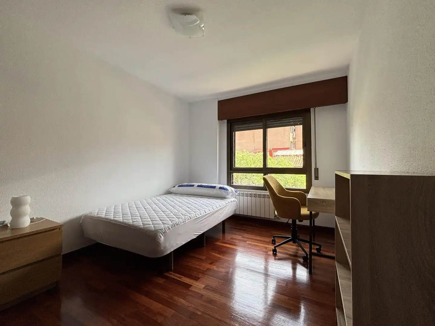Bedroom of Flat for rent in Madrid  with Air Conditioner, Heating and Parquet flooring