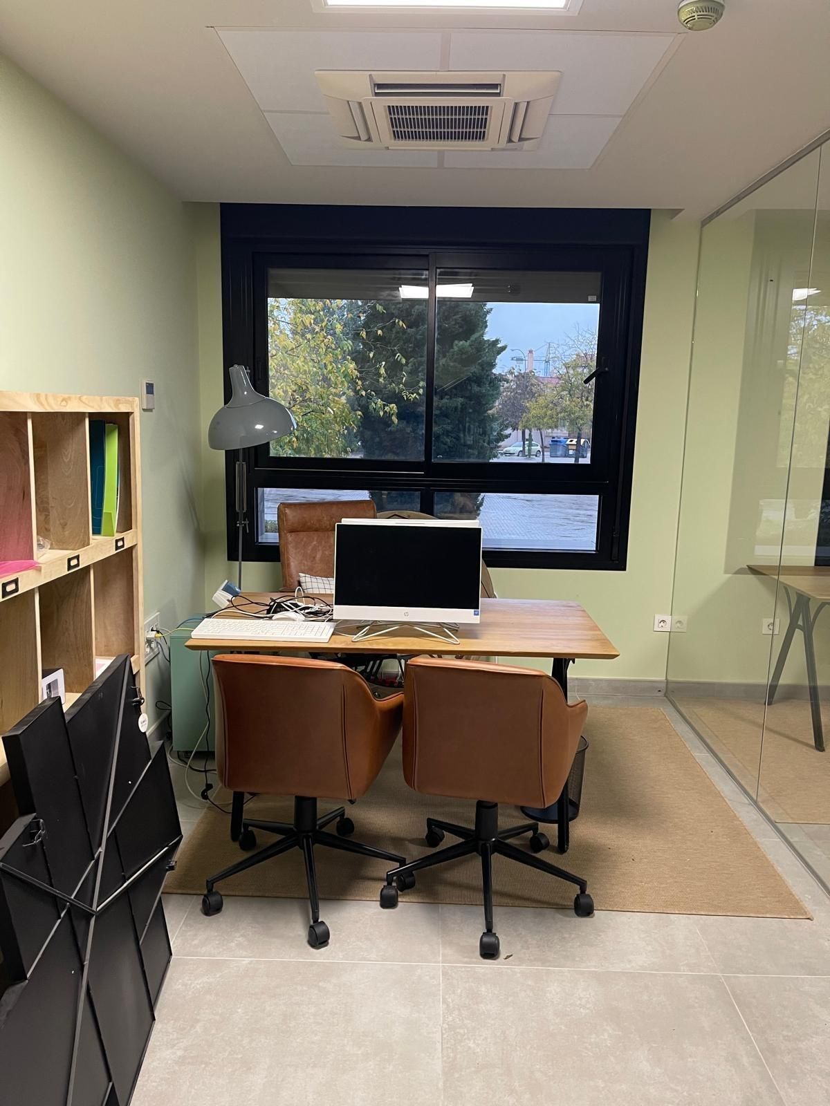 Office to rent in  Granada Capital  with Air Conditioner and Heating