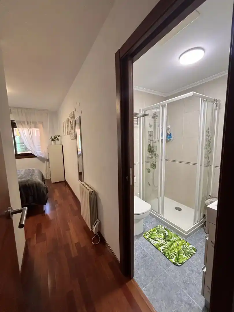 Badezimmer von Erdgeschoss zum Verkauf in O Grove   mit Klimaanlage, Heizung und Privatgarten