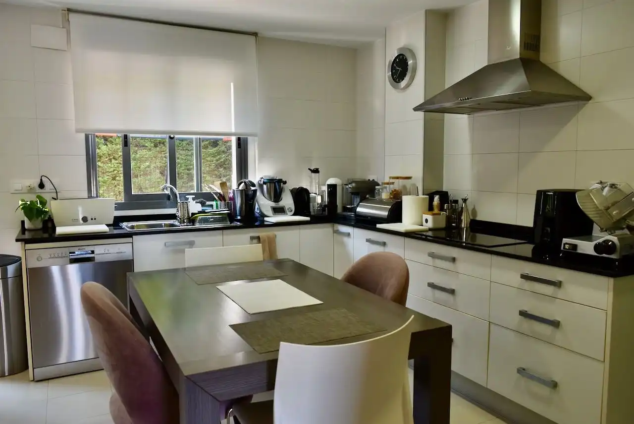 Cocina de Casa o chalet en venta en L'Alfàs del Pi con Aire acondicionado, Calefacción y Terraza