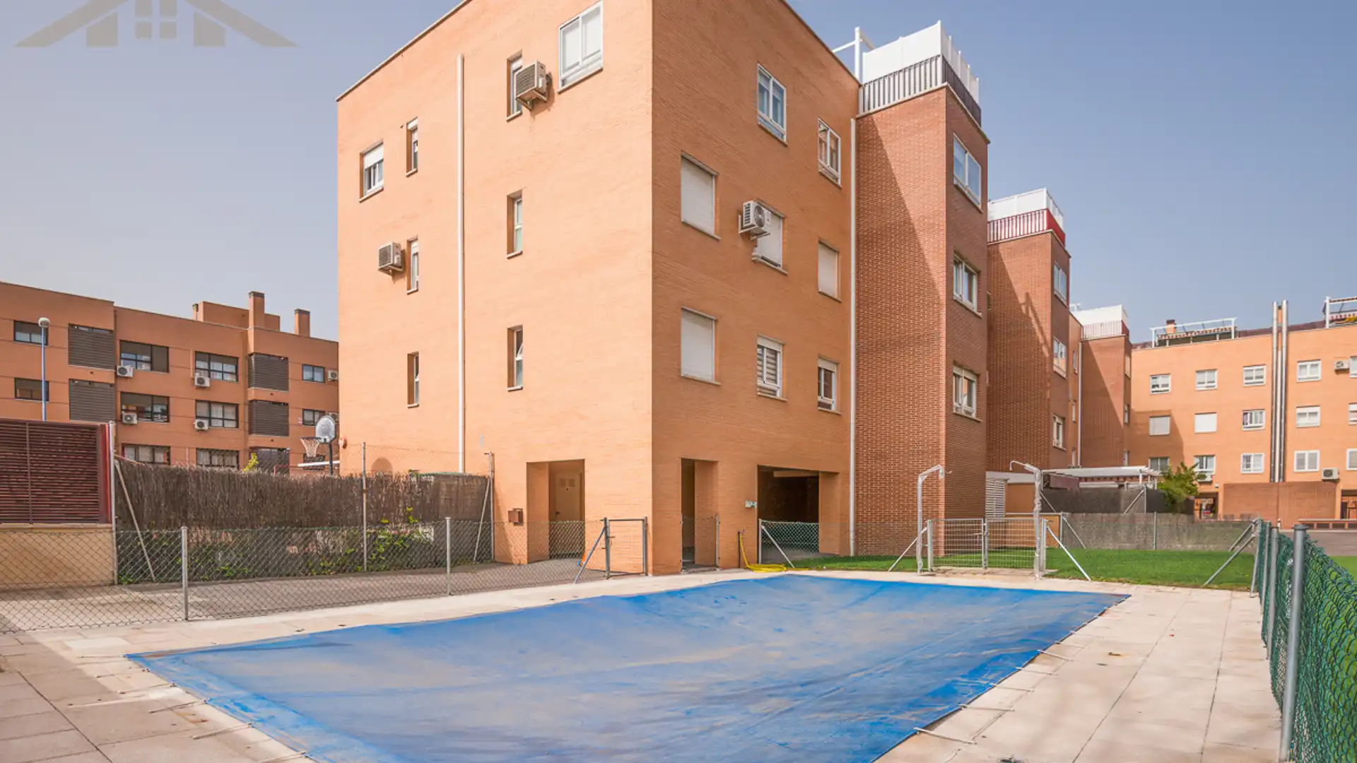 Piscina de Dúplex en venta en Leganés con Aire acondicionado, Calefacción y Terraza
