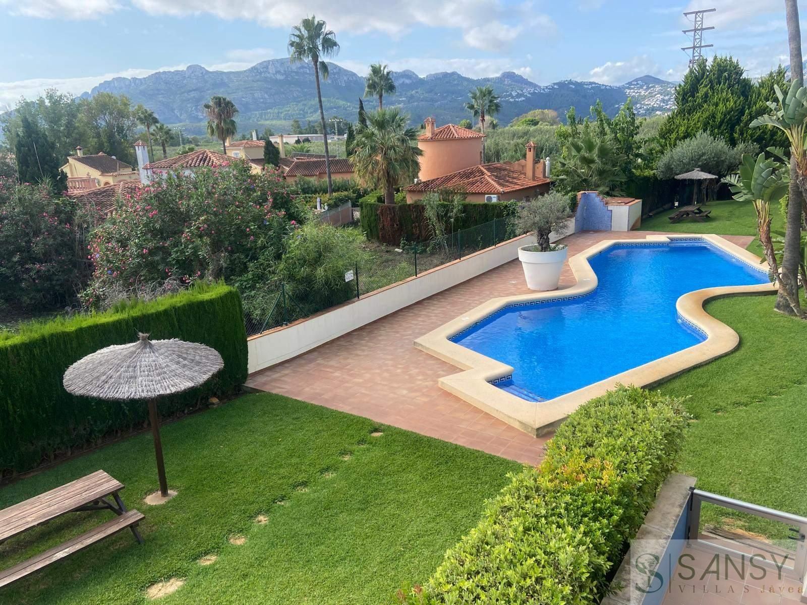 Jardí de Apartament en venda en Dénia amb Aire condicionat, Calefacció i Piscina