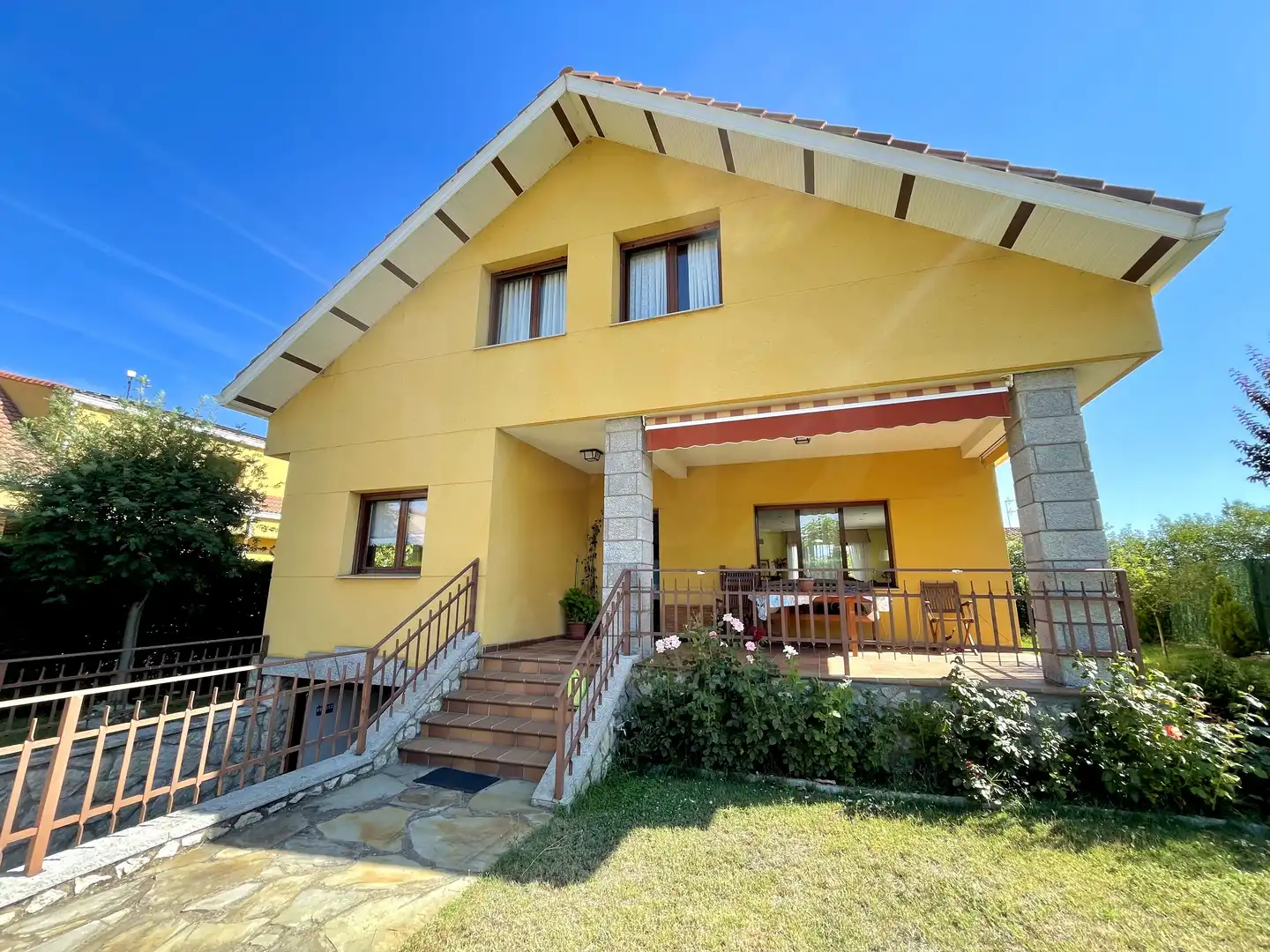 Vista exterior de Casa o xalet en venda en Santovenia de la Valdoncina amb Calefacció i Terrassa