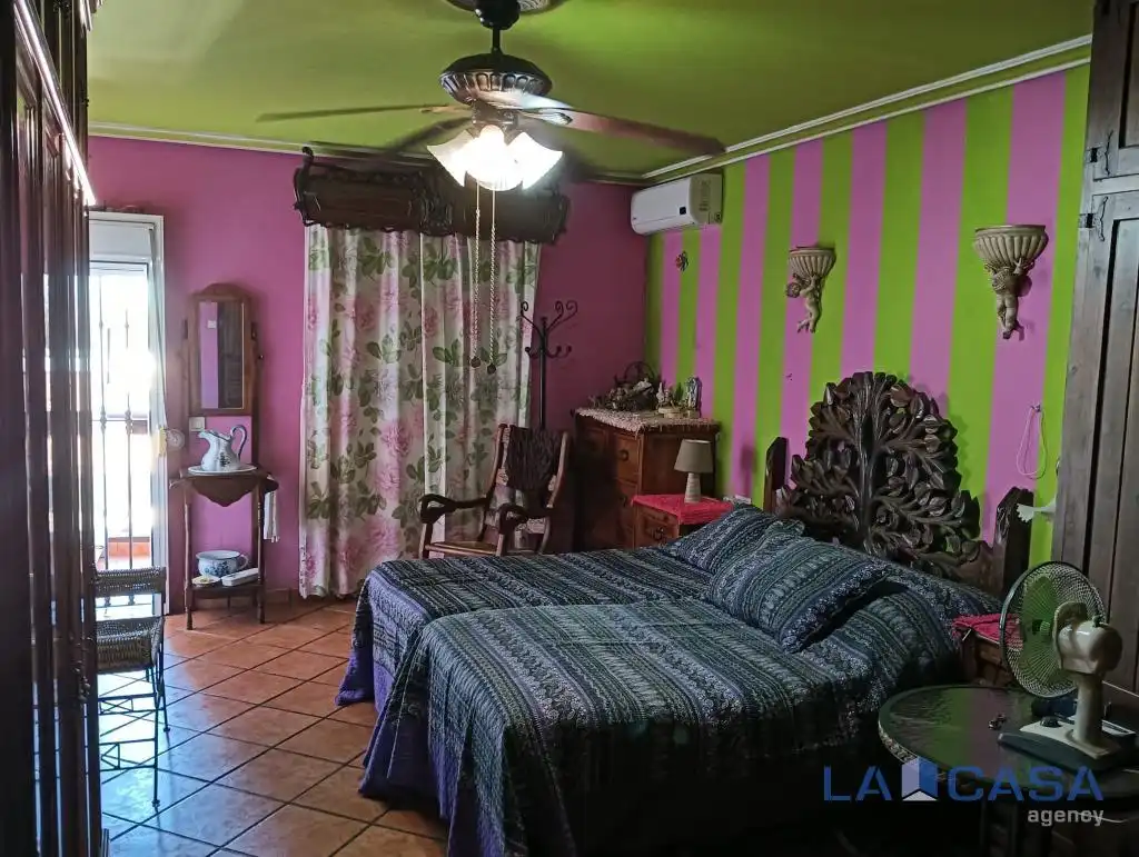 Dormitori de Casa adosada en venda en Algeciras amb Terrassa i Balcó