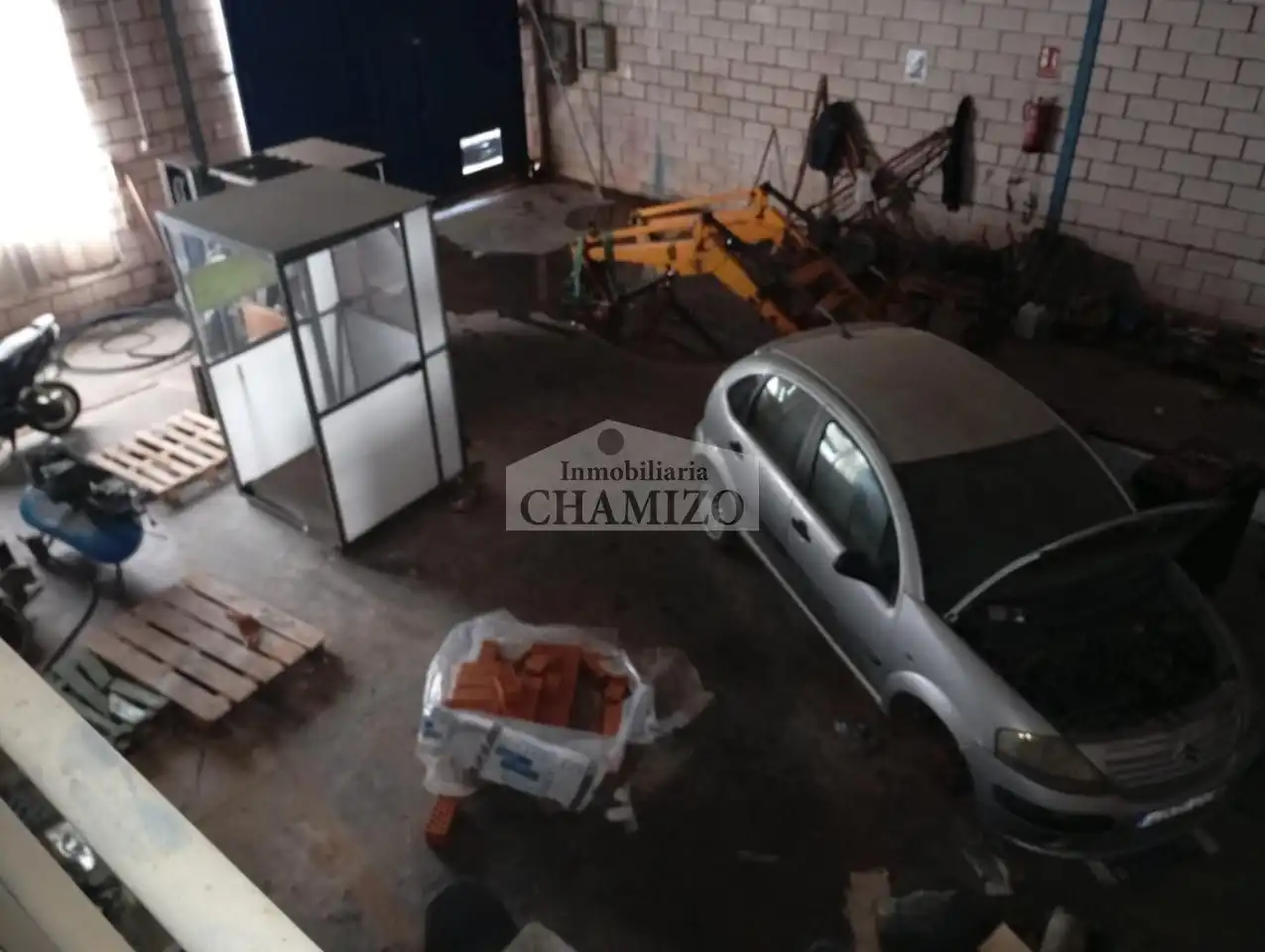Parkplatz von Fabrikhallen zum Verkauf in La Coronada