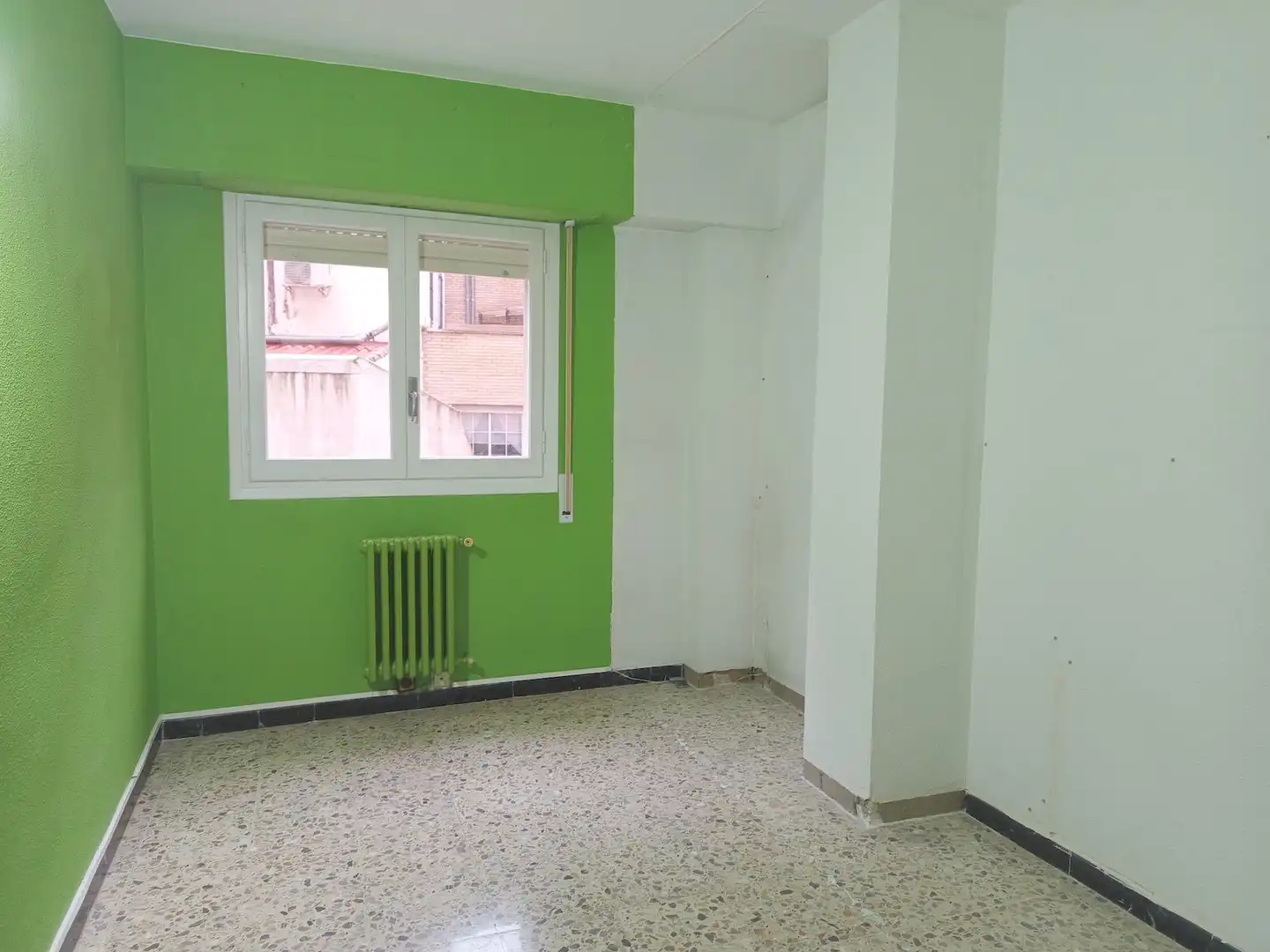 Bedroom of Flat for sale in Zaragoza  with Heating, Terrace and Balcony