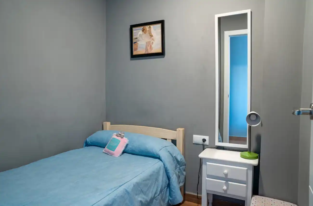 Habitación de Apartamento de alquiler en Benidorm con Aire acondicionado, Calefacción y Parquet