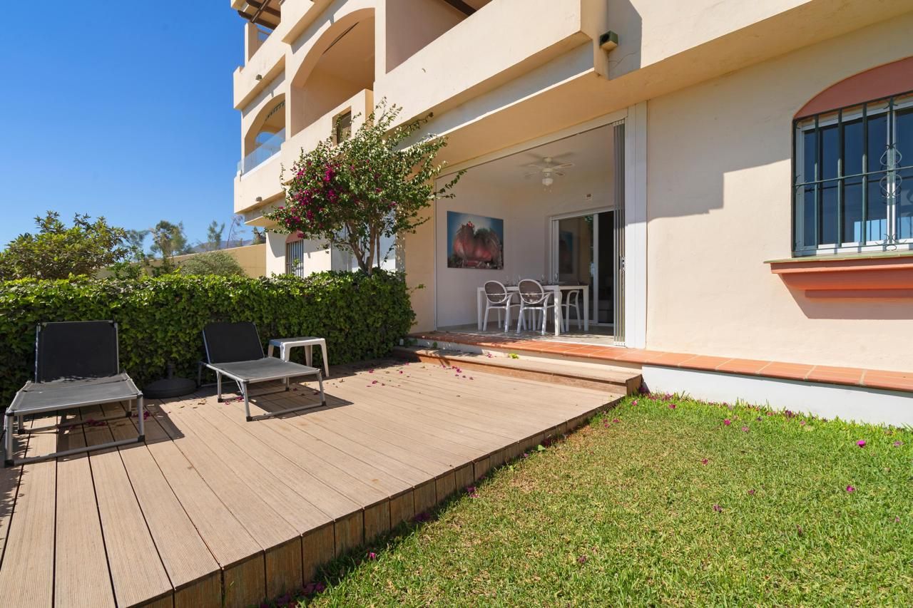 Terrassa de Apartament de lloguer en Estepona amb Calefacció, Jardí privat i Piscina comunitària