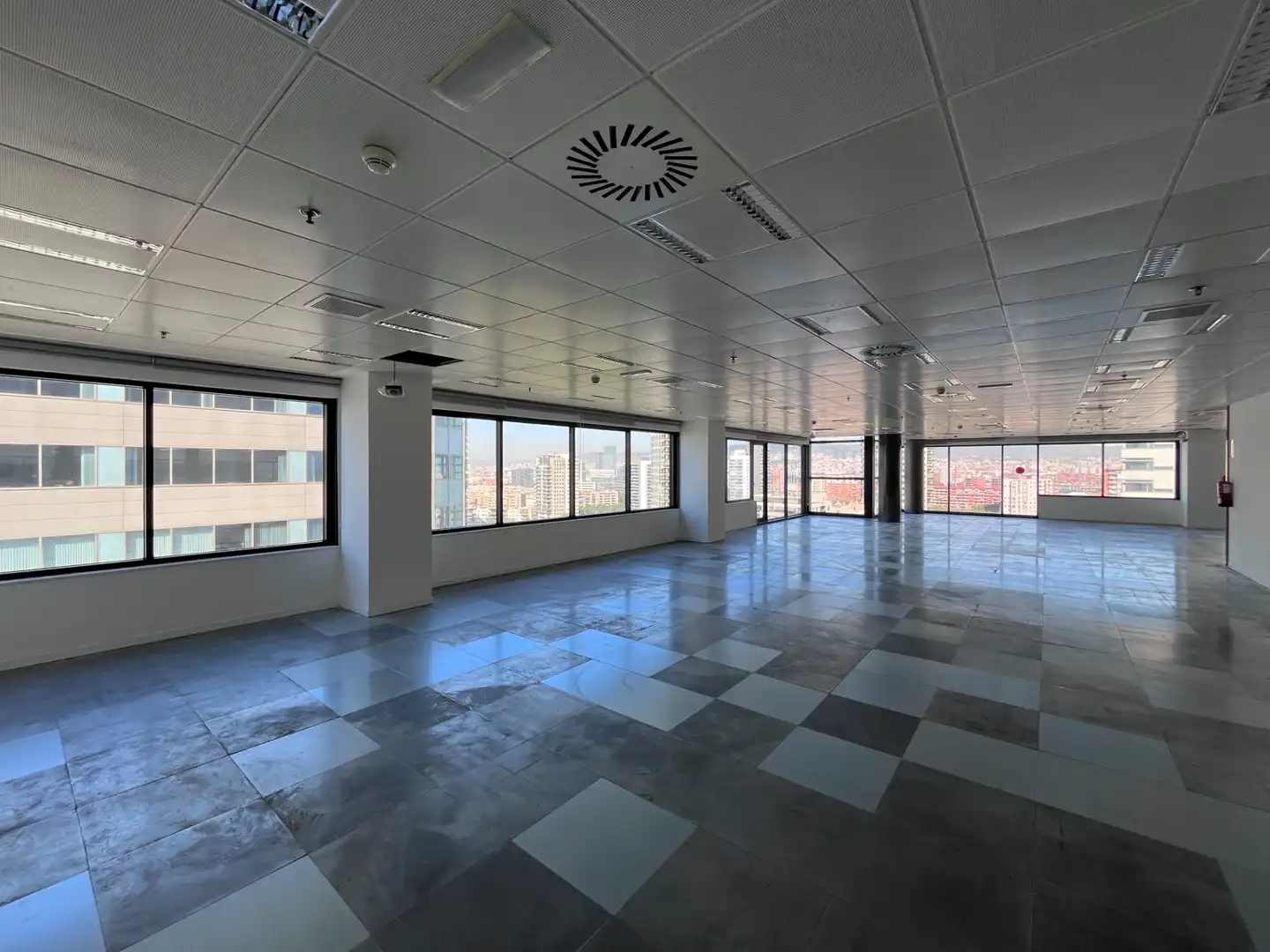 Büro zur Miete in Barcelona mit Klimaanlage und Heizung