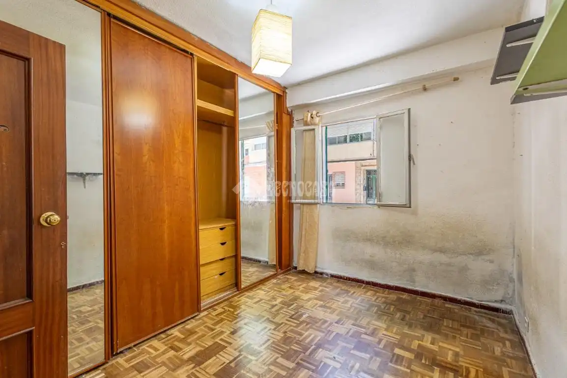 Habitación de Piso en venta en Madrid con Calefacción y Trastero