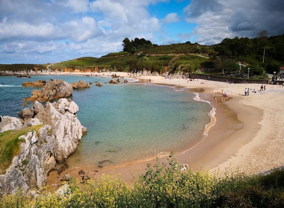 Außenansicht von Wohnung zum Verkauf in Llanes mit Heizung, Terrasse und Abstellraum