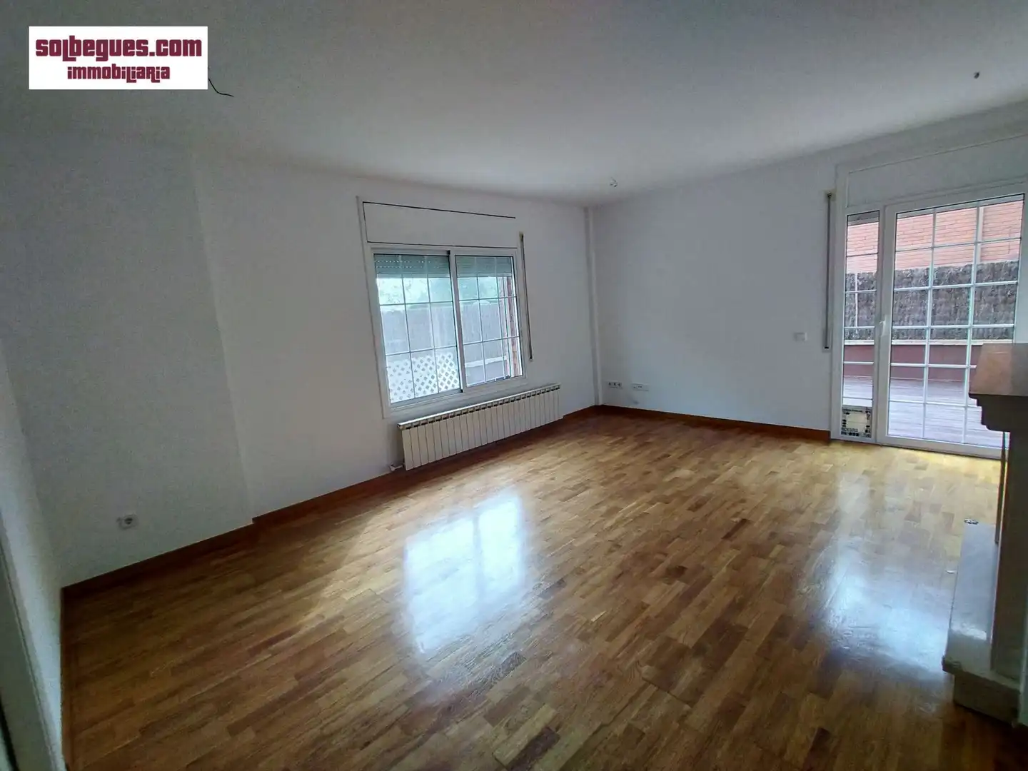Sala de estar de Casa adosada en venta en Begues con Calefacción, Jardín privado y Terraza