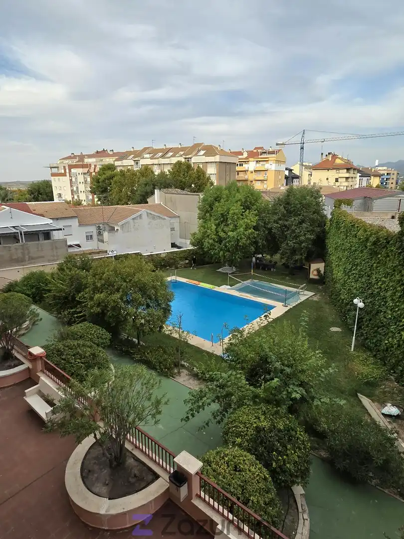 Piscina de Piso de alquiler en Jaén con Jardín privado, Piscina y Amueblado