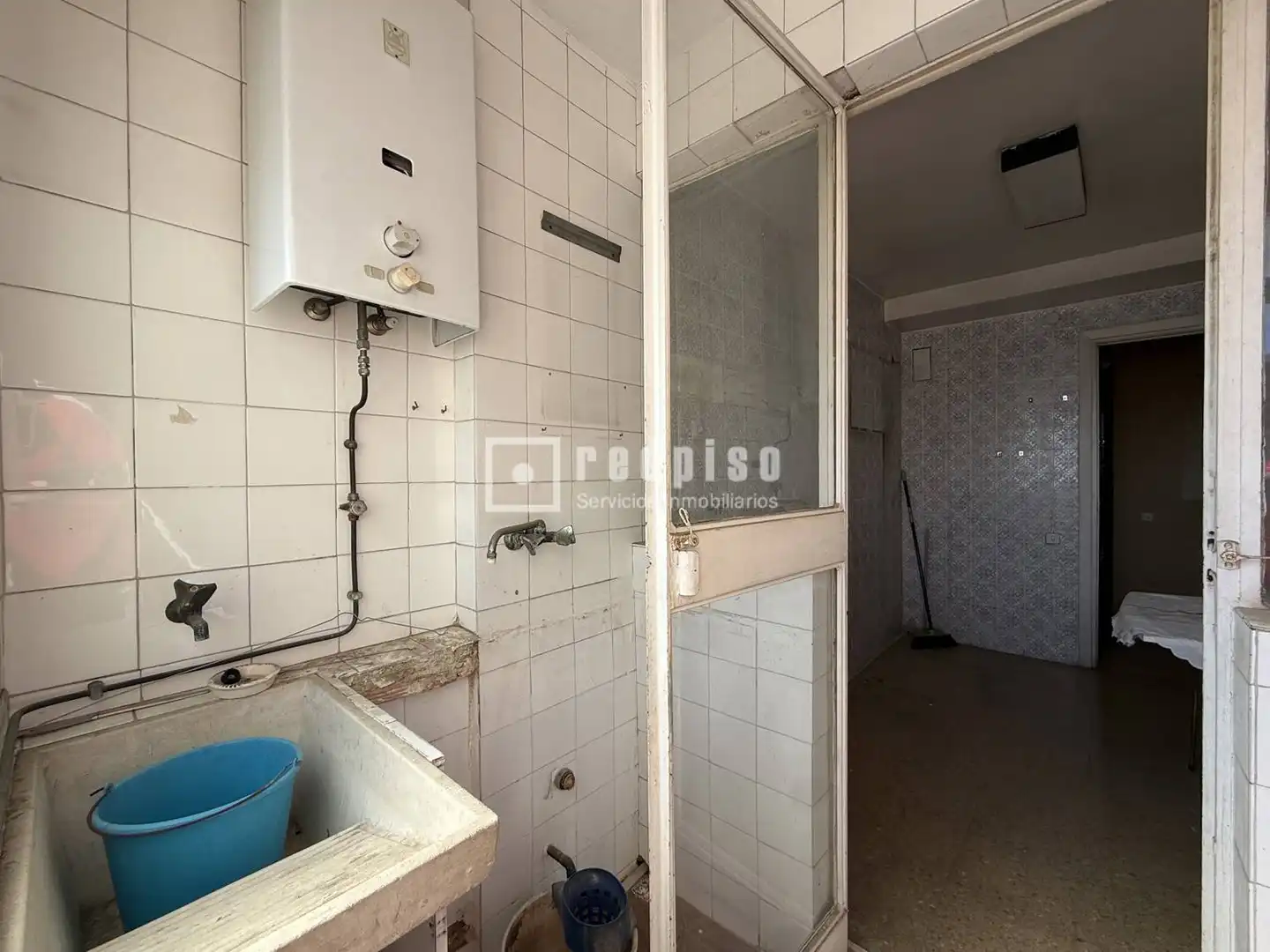 Baño de Piso en venta en Málaga con Calefacción, Terraza y Alarma