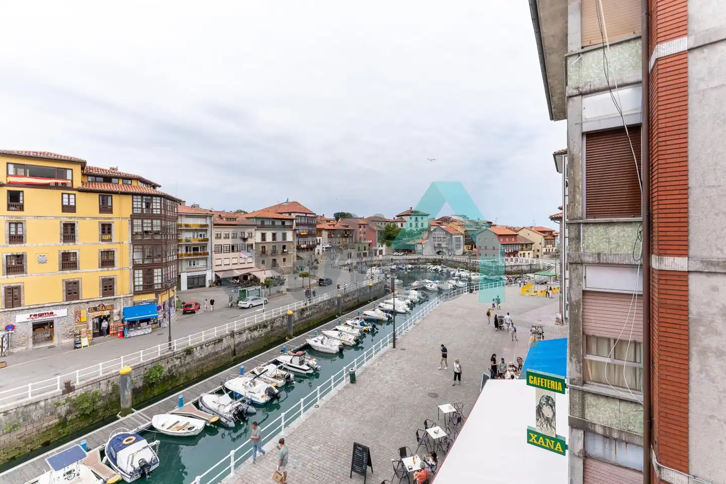 Vista exterior de Piso en venta en Llanes con Calefacción, Parquet y Balcón