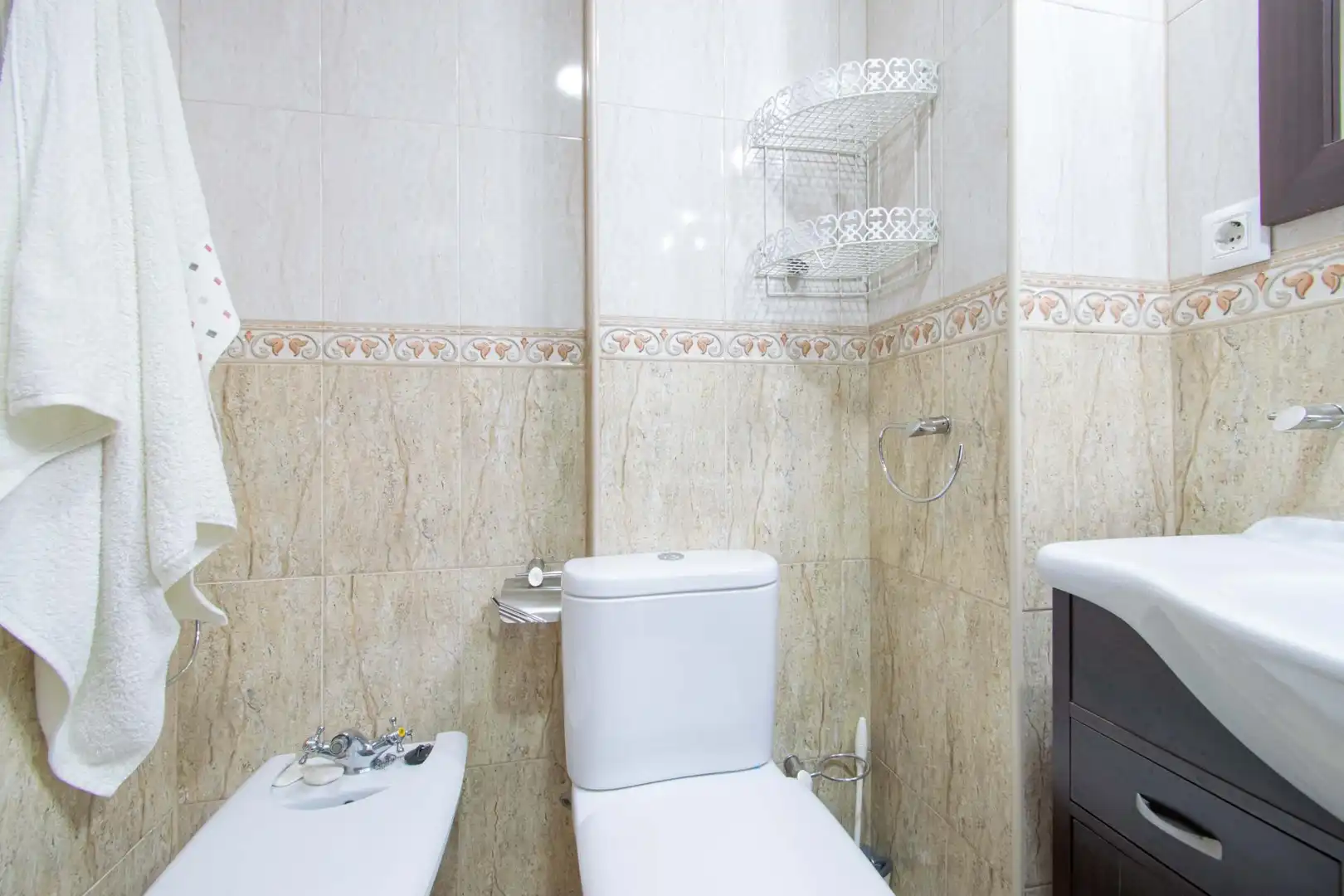 Bathroom of Flat for sale in Sevilla  with Air Conditioner, Heating and Terrace