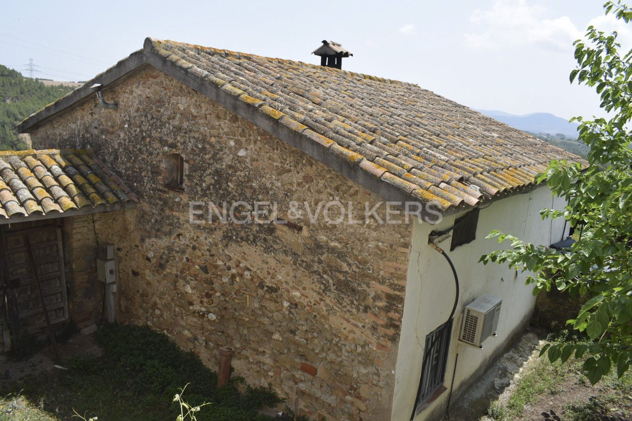 Vista exterior de Finca rústica en venda en Castellbisbal amb Aire condicionat, Calefacció i Jardí privat