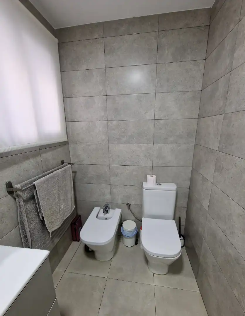 Badezimmer von Erdgeschoss zum Verkauf in Montemayor mit Klimaanlage und Möbliert