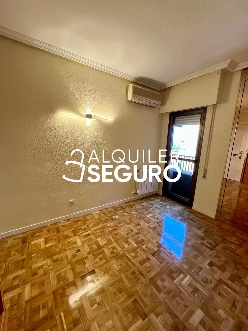 Bedroom of Flat for rent in Madrid  with Air Conditioner, Heating and Terrace