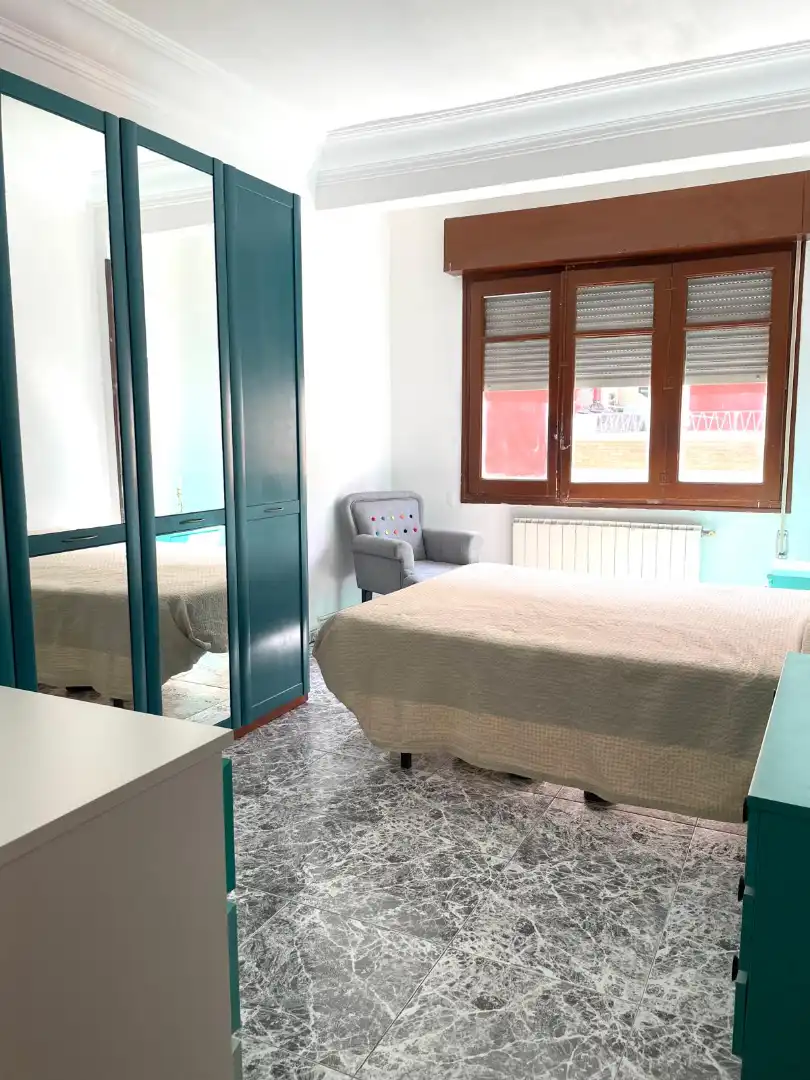 Schlafzimmer von Wohnung zur Miete in Zaragoza mit Heizung, Möbliert und Ofen