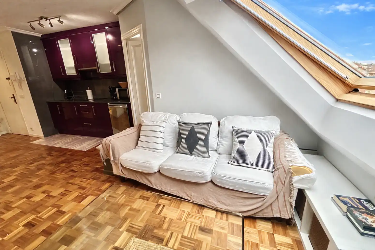 Sala de estar de Ático en venta en Oviedo  con Calefacción y Parquet
