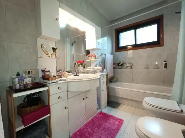 Baño de Casa o chalet en venta en Vigo  con Calefacción, Jardín privado y Parquet