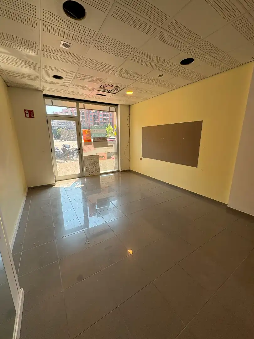 Commercial properties for rent in Girona  with Air Conditioner and Parquet flooring