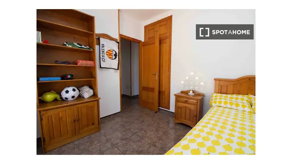Habitación de Piso de alquiler en La Pobla de Vallbona con Aire acondicionado, Calefacción y Amueblado