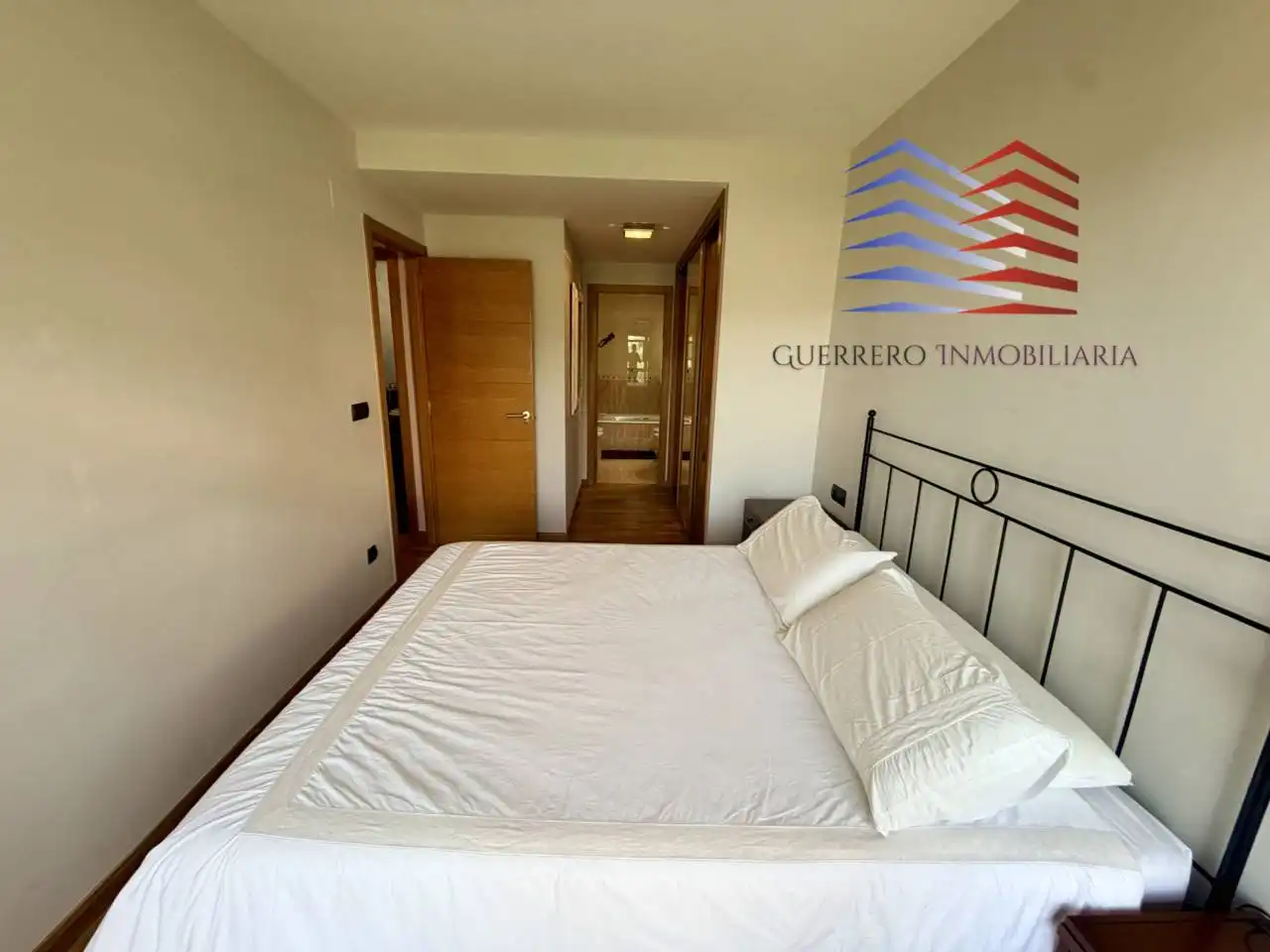 Dormitori de Apartament en venda en Ourense Capital  amb Calefacció, Parquet i Traster
